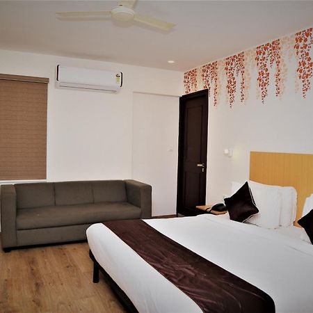 Vishnu Paradise Hotel Vijayawada Ngoại thất bức ảnh