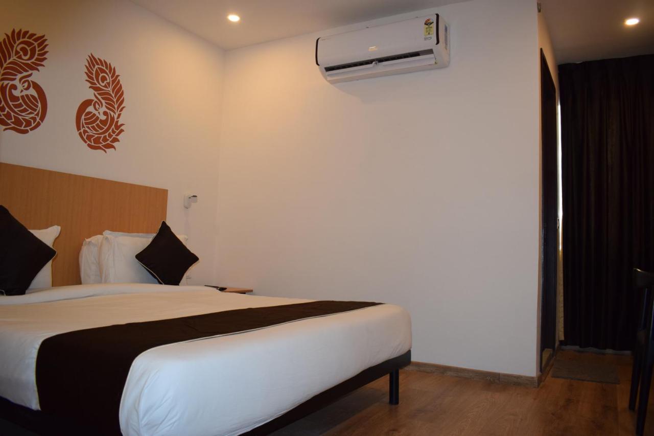 Vishnu Paradise Hotel Vijayawada Ngoại thất bức ảnh