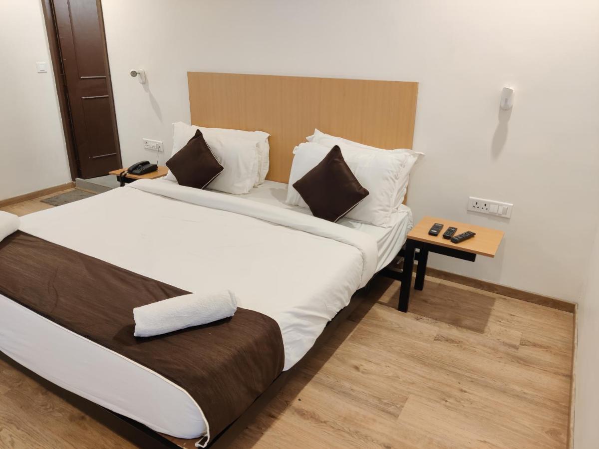 Vishnu Paradise Hotel Vijayawada Ngoại thất bức ảnh