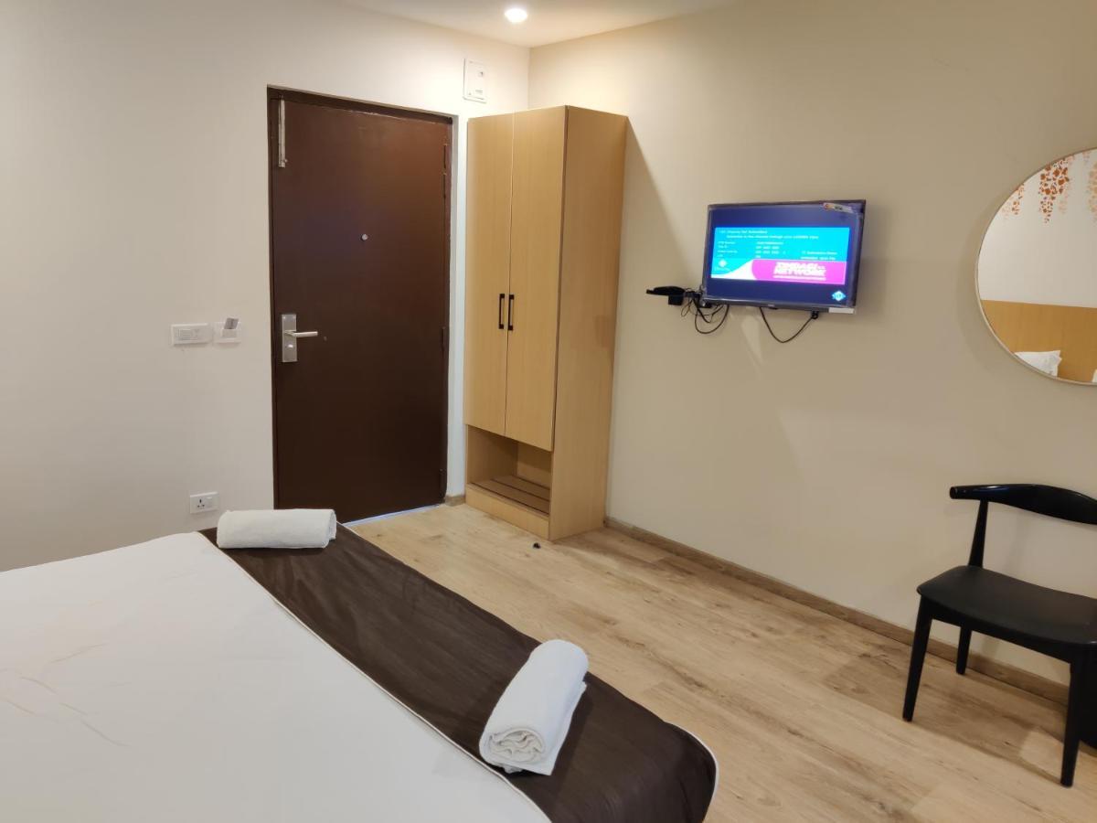 Vishnu Paradise Hotel Vijayawada Ngoại thất bức ảnh